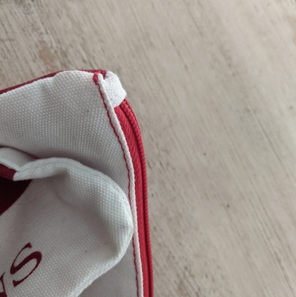 LIKE NEW! CLARINS Christmas 🎄 Theme Makeup Bag - Picture 8 of 13